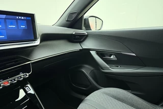 Peugeot 2008 1.2 Hybrid 145 Allure | Climate & Cruise Control | Parkeersensoren voor + achter | AppleCarplay/Android Auto | / 29