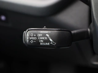 Skoda Octavia Combi 1.4 TSi 204 PK iV PHEV Business Plus | Stoelverwarming | Panoramadak | Camera | Adaptive Cruise | Head UP | 18 Inch | 95.33 Km !! / 28