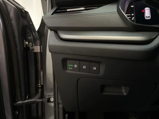 Skoda Octavia Combi 1.0 e-TSI DSG Ambition Virtual Cockpit Parkeersensoren Navigatie DAB+ App-Connect / 24