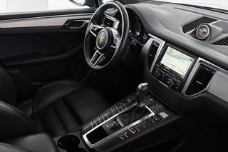 Porsche Macan 3.6 Turbo 1e Eigenaar NL Auto Panoramadak Sportchrono Luchtvering / 48