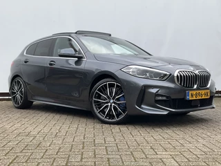 BMW 1 Serie 120i M-Sport Automaat Pano.dak Leer Stoel/Stuurverw HUD Carplay Stoelverw Led VOL! / 17