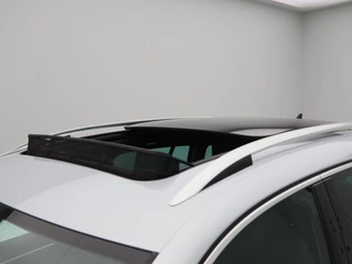 Volkswagen Tiguan 1.4 TSi R-Line Edition 125 Pk | Panoramadak | Trekhaak | Camera | Cruise Control | Climatronic | Navigatie | 18 Inch / 20