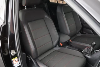 Volkswagen T-Roc 1.5 TSI 150pk R-Line Sport Camera Navigatie / 2