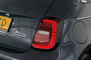 Fiat 500 3+1 Icon 42 kWh Panoramadak Apple CarPlay Camera 16" / 21