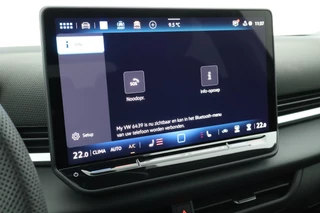 Volkswagen T-Roc 1.5 eTsi 150pk DSG R-Line First Edition Trekhaak Camera Keyless Stoelverwarming Virtual Cockpit Carplay / 29