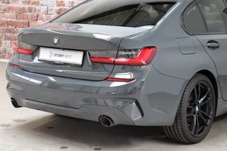 BMW 3 Serie Sedan 320i High Executive M Sport Pakket Automaat  / Live Cockpit Professional / Schuif-/kanteldak / Achteruitrijcamera / Stoelverwarming / DAB / Shadow Line / Apple CarPlay / LED / 19 Inch / Extra Getint Glas / 6