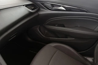 Opel Insignia Grand Sport 1.5 Turbo Business Executive Schuif-/Kanteldak Trekhaak Achteruitrijcamera / 37