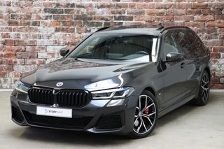 BMW 5 Serie Touring 520i High Executive M Sport Pakket Automaat  / Trekhaak / Panoramadak / Stoelverwarming / Nappa Leder / Comfortstoelen / Achteruitrijcamera / Apple Carplay / Driving Assistant / Cruise Control / Navigatie Professional / Adaptief Onderstel