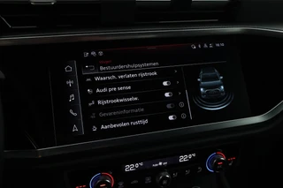 Audi Q3 45 TFSIe 245pk S edition Trekhaak Keyless Stoelverwarming Navigatie Adaptive Cruise S-Line / 31