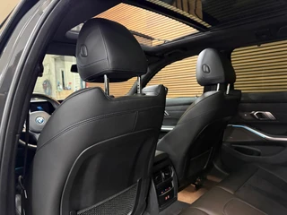 BMW 3-serie Touring 330e M-Sport Pro | LCI | Dravitgrau | 292PK | Plug-in Hybrid |Carplay | 19” | Harman Kardon | Trekhaak / 45