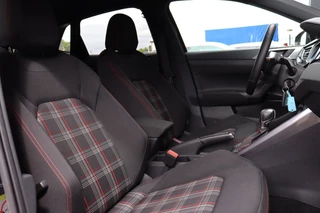 Volkswagen Polo 2.0 TSI GTI | Apple Carplay | Cruise | Stoelverwarming | Clima | Sensoren | Lm Velgen | / 33