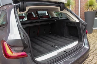 BMW 3-serie Touring 330e High Executive | 1e eigenaar | BTW auto | M-sport stuur | HiFi audio | Sportstoelen | Cruise control adaptief | Grootlichtassistent | Active Guard Plus / 32