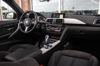 BMW 3-serie Touring 318i Corporate Lease Executive | M Sport pakket | Stoelverwarming | LED | Navigatie Professional | Bluetooth | Sportstoelen | M-sportstuur | PDC | Shadow Line / 12