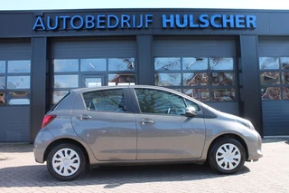 Toyota Yaris 1.3 VVT-I ASPIRATION Navigatie / Trekhaak / Cruise control / 9