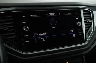 Volkswagen T-Roc 1.5 TSI 150pk R-Line Sport Camera Navigatie / 31