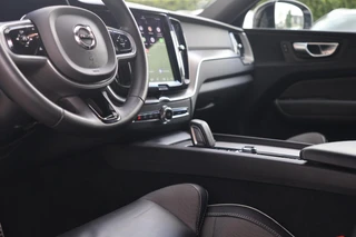 Volvo XC60 T6 Recharge AWD R-Design | Trekhaak | Parkeercamera |Panoramadak | Longe Range | Keyless / 36