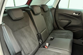 Opel Crossland 1.2 Turbo Ultimate 110 PK | Navigatie | Alcantara bekleding | Climate control | Camera | DAB Radio | Extra getint glas | Keyless / 17
