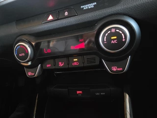 Kia Stonic 1.0 T-GDi MHEV DynamicPlusLine | Navigatie | Climate control | Stoel + Stuur verwarming | Parkeer camera achter / 23