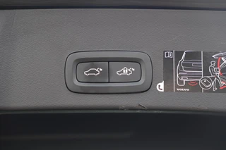 Volvo XC40 T4 Momentum | Stoelverwarming | Trekhaak | Parkeercamera | Keyless / 13