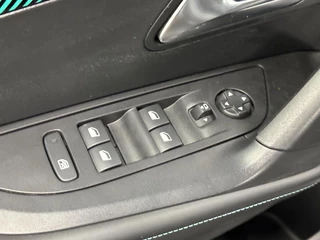 Peugeot e-2008 EV Allure Pack 50 kWh 3 FASE 92% SOH CAMERA ECC CRUISE CARPLAY NAVI LM. / 18