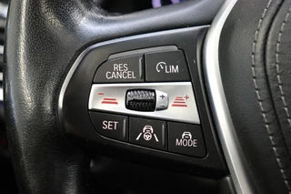 BMW X5 xDrive45e High Executive xLine Automaat  / Panoramadak / SOH 82% / Live Cockpit Professional / Trekhaak / Luchtvering / Stoelventilatie / Personal CoPilot Pack /  Comfortstoelen / Nappa Leder / Harman Kardon / Stoelverwarming / Head-Up Display / Active Steering / Individual Dashboard Leder / 47