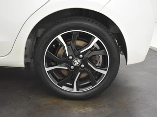 Toyota Yaris 1.0 VVT-i Trend Bi-Tone | LMV | Camera | Cruisecontrol | / 30