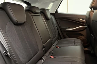 Opel Grandland 1.2 Turbo 130Pk GS Light | Climate control | Navigatie | AGR-Stoelen | Parkpilot | Led koplampen | Winter Pakket | LM-Velgen / 17