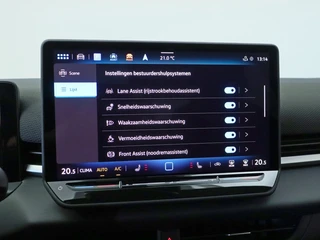 Volkswagen T-Roc 1.5 eTSI R-Line Elek. Trekhaak | Stuur-/stoelverwarming | Verlichte logo's / 39