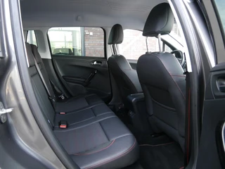 Peugeot 2008 1.2 PureTech GT-line | 110PK | Trekhaak | Achteruitrijcamera | 17 inch lichtmetalen velgen | Apple carplay/Andriod auto | Dakrails | Climate control | Cruise control / 13