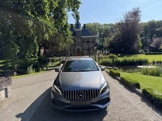 Mercedes-Benz A-Class 180 AMG-Line / 4