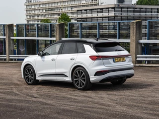 Audi Q4 e-tron 40 Launch edition S Competition 77 kWh | Trekhaak | HUD | Warmtepomp | ACC | Matrix LED | Leder | Keyless | Camera | Sonos audio | 20" | Dealeronderhouden / 11