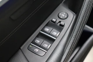 BMW 5 Series Touring 520i High Executive M Sport Pakket Automaat  / Navigatiesysteem Professional / Panoramadak / Comfortstoelen / Driving Assistant Plus / 19 Inch / Stoelverwarming voor+achter / Achteruitrijcamera / Hifi / Adaptieve LED-koplampen / Leder / DAB / 28