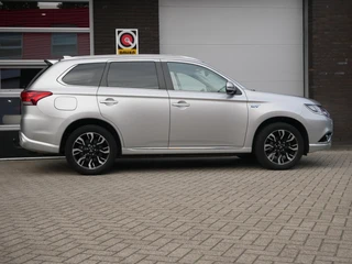 Mitsubishi Outlander 2.0 PHEV Premium Trekhaak| Camera| NAP / 14