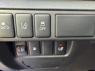 Mitsubishi Eclipse Cross 2.4 PHEV Intense+, trekhaak, stoelverwarming, achteruitrijcamera, vele opties / 32
