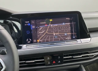 Volkswagen Golf 1.5 eTSI R-Line 150 pk Business  | 1e eigenaar | navigatie | IQ light | camera | sfeerverlichting | stoel-stuurverw. / 23