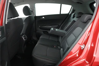 Kia Sportage 1.6 GDI DynamicLine  - Cruise Control - Climate Control - Lichtmetalen Velgen 17'' - Navigatie - Virenazekerheidspakket € 895,00 / 39