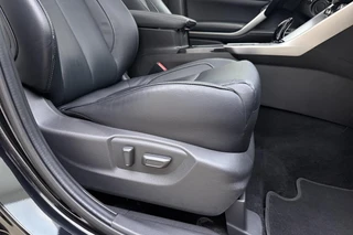 Mitsubishi Eclipse Cross 2.4 PHEV Prestige Automaat | SOH: 98% | Lederen bekleding | Panoramisch schuifdak | Stoel & Stuurverwarming | Camera | Climate control | Extra getint glas / 17