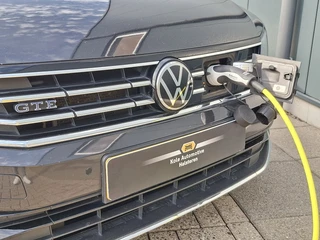 Volkswagen Passat Variant 1.4 TSI PHEV GTE * Panoramadak * Elek. Achterklep * Navigatiesysteem * 18 Inch Velgen * / 42