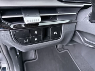 Kia Sportage 1.6 T-GDi Plug-in Hybrid AWD DynamicPlusLine  €5.000,- voordeel - Schuif-/Kanteldak - Apple Carplay/Android Auto - Stoel-/Stuurverwarming - Privacy Glass 7 Jaar of 150.000km Fabrieksgarantie / 23
