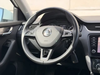 Skoda Octavia Combi 1.8 TSI 4x4 DSG Pano Trekhaak CarPlay Elektrische achterklep / 17