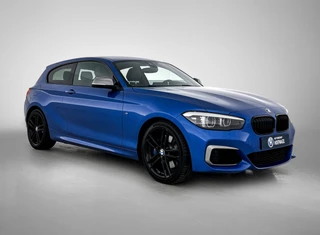 BMW 1-serie M140i xDrive Edition Shadow | Harman/Kardon | Stoelverwarming | Memory Stoelen | Leder / 7
