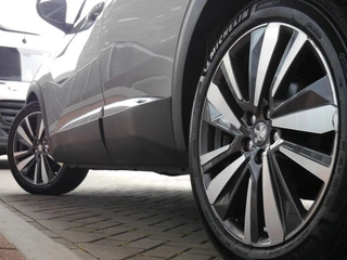 Peugeot 3008 1.2 PureTech Première | Elektrisch bedienbare achterklep | 19 inch velgen | Keyless entry en start | Dealer onderhouden | Navigatie | Zwart Dak | Climate control / 30
