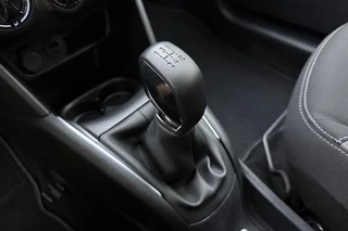 Peugeot 208 1.2 PureTech Blue Lion | Parkeersensoren | Navigatie | Radio | Stuurbediening | Climate control | Airco | / 26