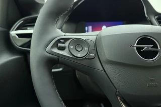 Opel Corsa Electric Long Range GS 51 kWh | Keyless Entry & Start | Climate Control | Navigatie | Extra getint glas | Camera | Parkeersensoren voor & achter | Full LED / 18