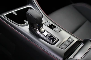 Lexus LBX 1.5 Emotion 2WD / 24