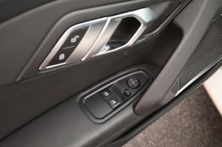 BMW Z4 Roadster sDrive20i 197pk High Executive Stoelverwarming Leder LED Navigatie / 12