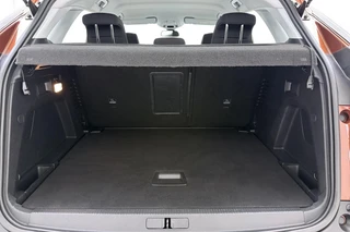 Peugeot 3008 1.2 PureTech Blue Lease Executive Camera l Climate Control l Cruise Control l Apple Carplay & Android Auto l PDC voor en achter l Bluetooth l Lichtmetalen Velgen l Afneembare Trekhaak / 14