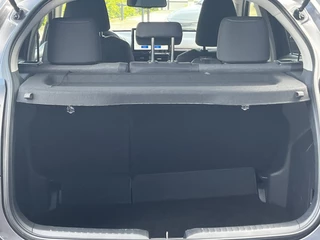 Toyota Yaris 1.5 Hybrid 115 Dynamic LM-VELGEN 16'' APPLE/ANDROID LED NAVI KEYLESS CAMERA CLIMATE PRIVACY GLASS NL-AUTO / 29