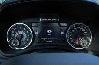 Dodge Ram 1500 4X4 5.7 V8 4x4 Crew Cab Limited / 32