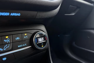 Ford Fiesta 1.0 EcoBoost Titanium | Trekhaak | Navigatie | Camera | Parkeersensoren voor en achter | Climate control | Lichtmetalen velgen / 27